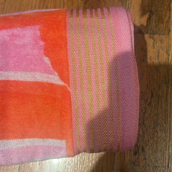 Lilly Pulitzer for Target towel. Giraffe print- orange, pink and white. New! - Picture 5 of 6